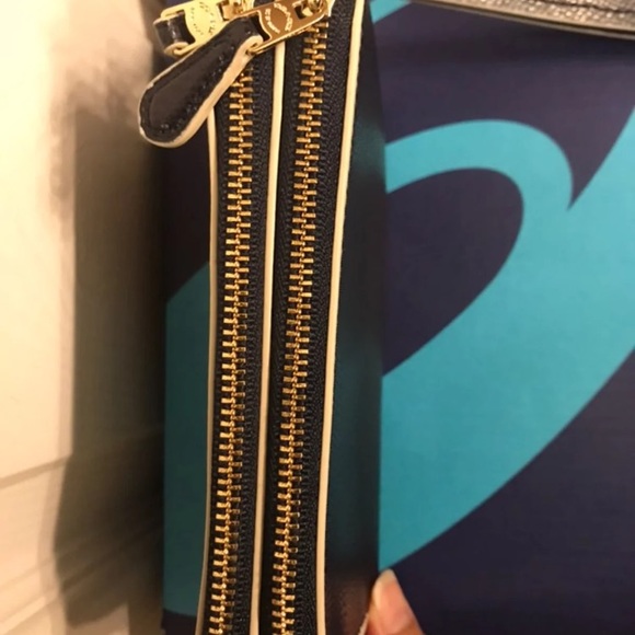 SOLD Coach Double Corner Zip Wristlet in Edgepaint - Picture 4 of 6